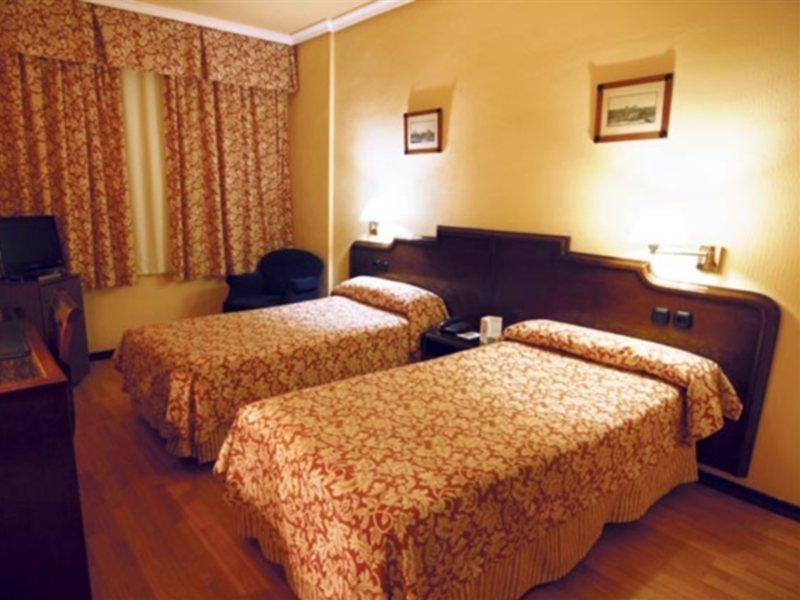 Hotel Alcantara Caceres Bagian luar foto