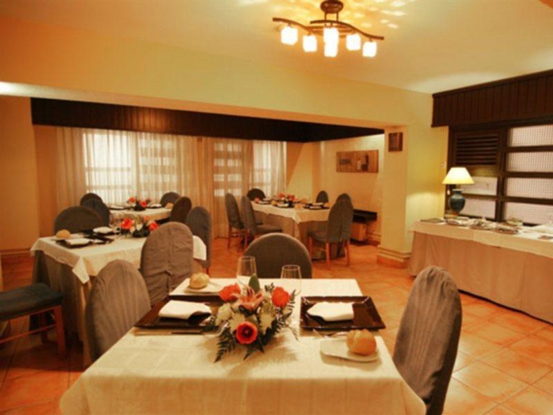 Hotel Alcantara Caceres Bagian luar foto
