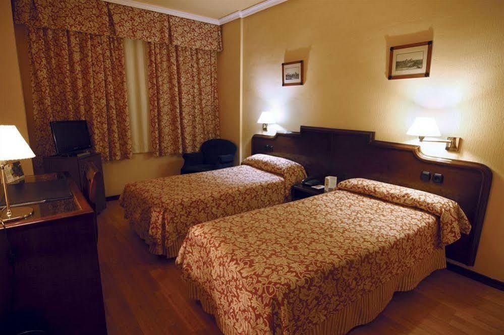 Hotel Alcantara Caceres Bagian luar foto